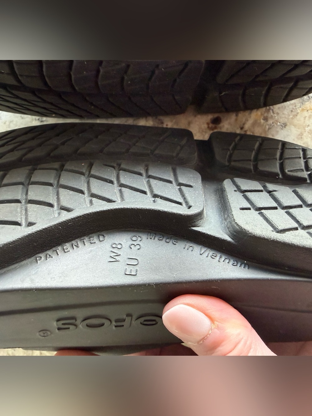 Women’s Oofos Recovery BOOahh Platform Sandal in Black, Size 8 - Picture 6 of 6